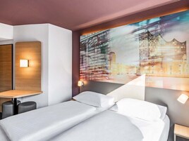 Zweibettzimmer | Schreibtisch, schallisolierte Zimmer, kostenloses WLAN, Bettwäsche