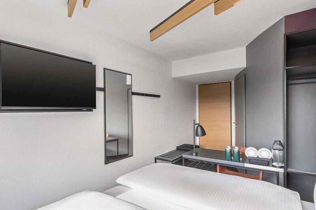 Premium Double Room | Desk, soundproofing, free WiFi, bed sheets