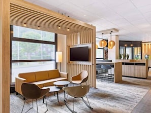 Flat-screen TV - B&B HOTEL Hamburg-Airport (Hamburg)