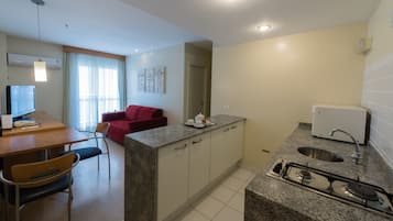 Fridge, microwave, stovetop, cookware/dishes/utensils
