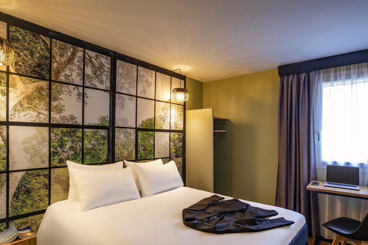 Kamar Double Standar, 1 Tempat Tidur Double | 1 kamar tidur, seprai premium, brankas, dan meja kerja