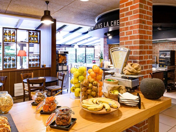 Desayuno buffet (EUR 10 por persona)