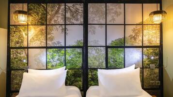 Standard Twin Room, 2 Twin Beds | 1 bedroom, premium bedding, in-room safe, desk