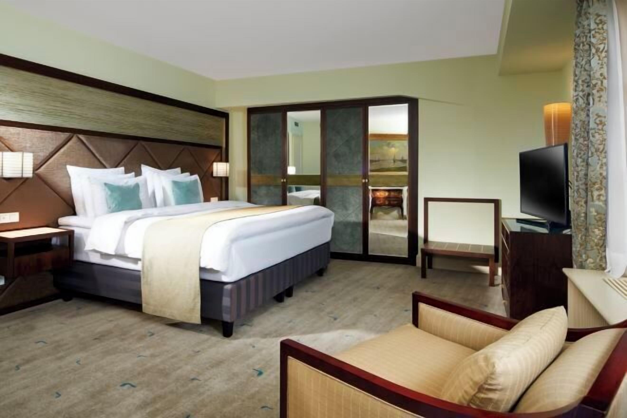 Premium bedding, minibar, in-room safe, blackout drapes