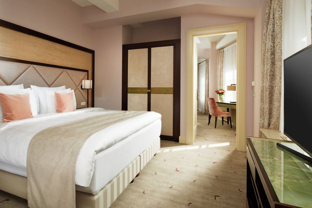 Presidential Apartment | Premium bedding, minibar, in-room safe, blackout drapes