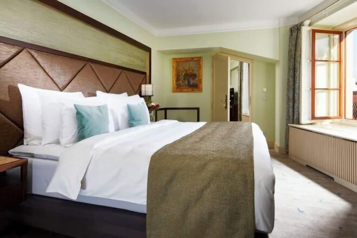 Premium bedding, minibar, in-room safe, blackout drapes