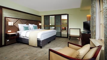 Suite de lujo, vistas al jardín | Ropa de cama de alta calidad, minibar, caja fuerte y cortinas opacas