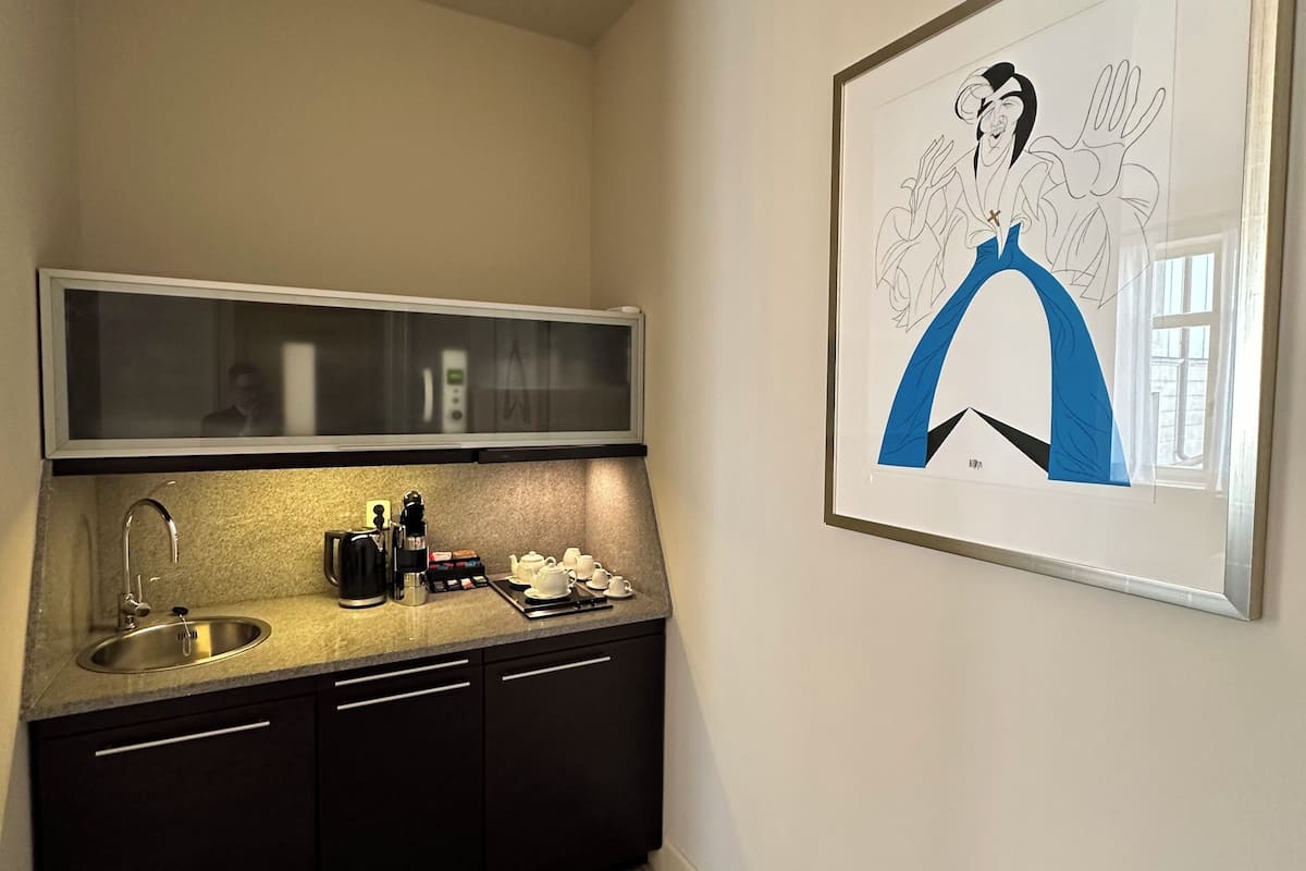 luxury suite | private kitchenette