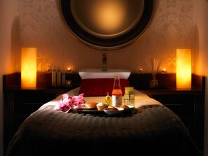 Sauna, hot tub, Turkish bath, body treatments, aromatherapy, body wraps