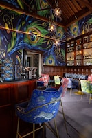2 bares/lounges