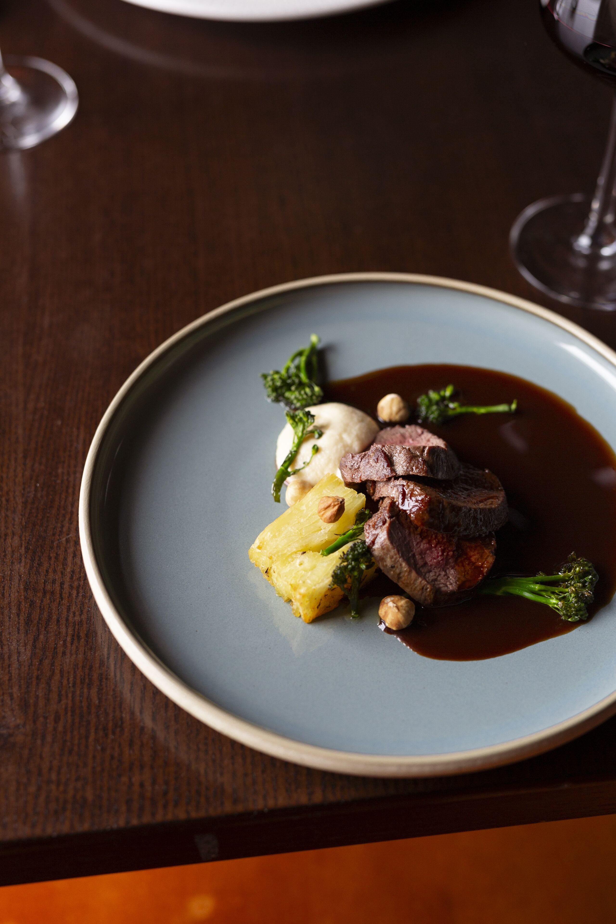 3 restaurants, breakfast served