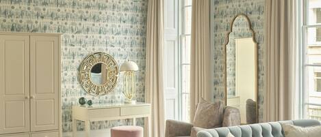 Junior Suite, 1 Queen Bed | Egyptian cotton sheets, hypo-allergenic bedding, Select Comfort beds