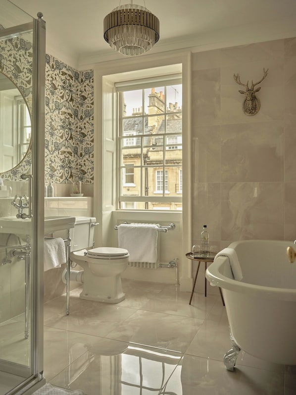 Superior Double Room | Bathroom