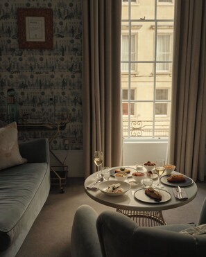 Junior Suite, 1 Queen Bed | City view - The Queensberry Hotel (Bath)