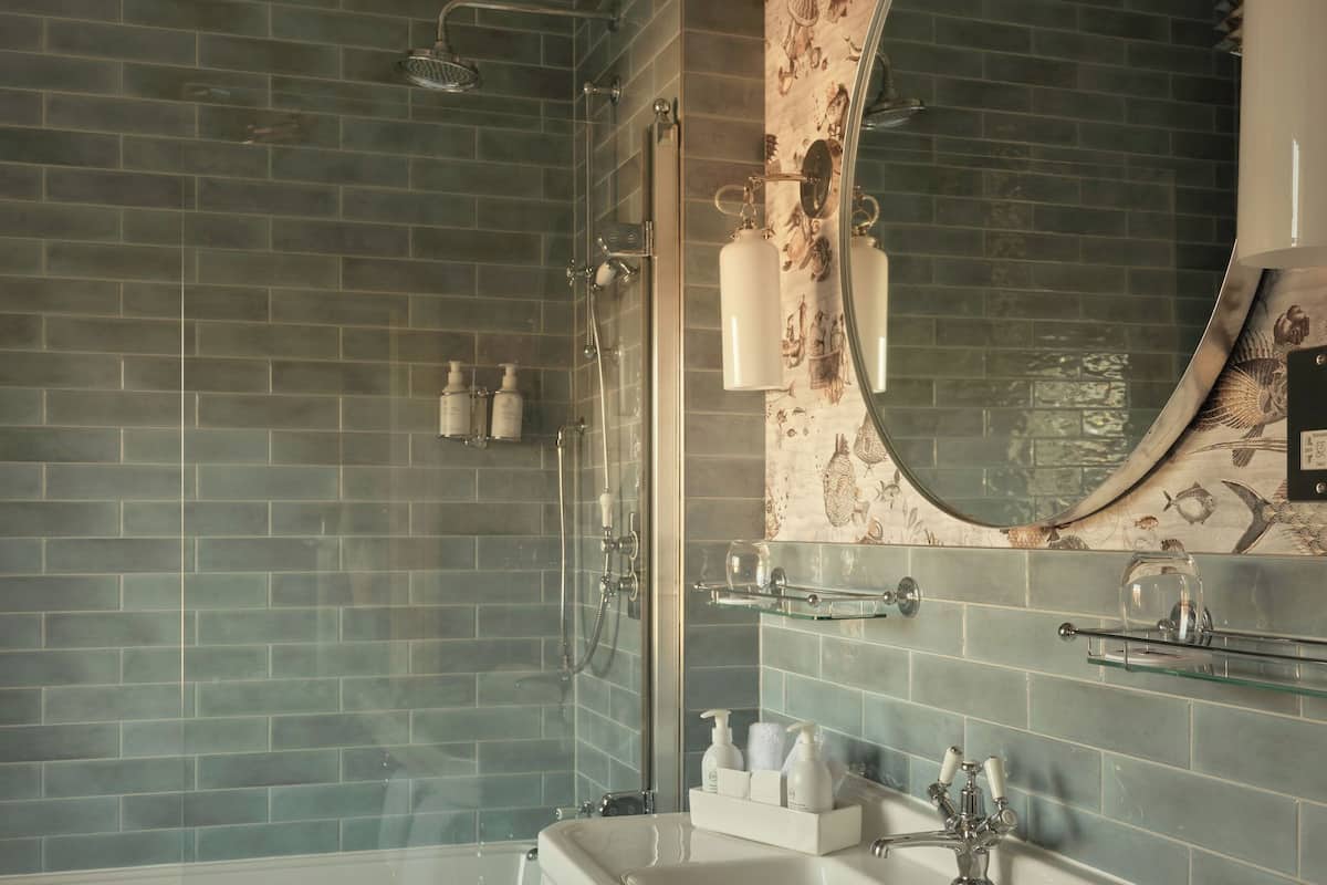 deluxe double room, 1 double bed | bathroom | designer toiletries, hair dryer, bathrobes, towels