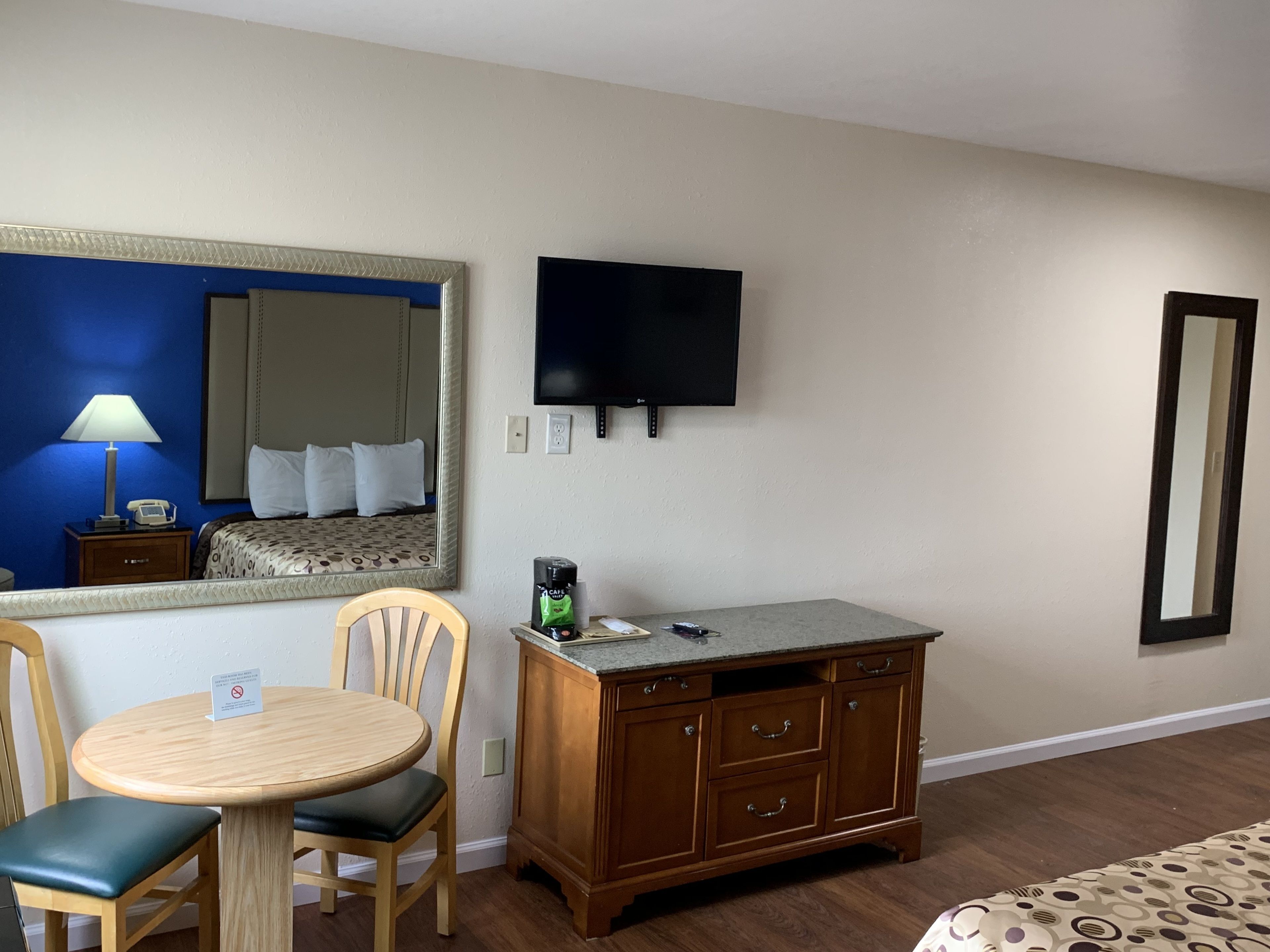 Foto - California Inn and Suites Bakersfield