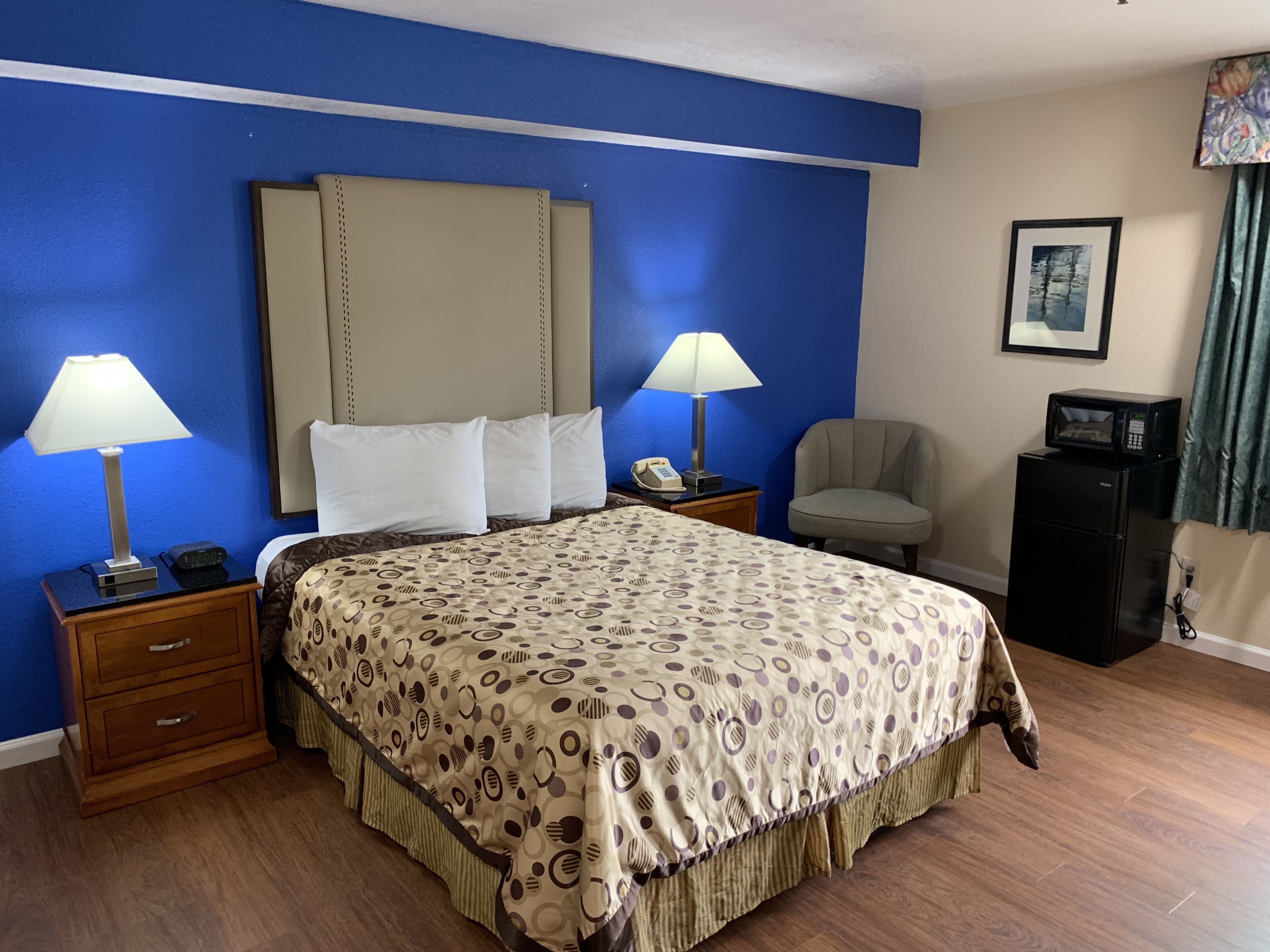 Photo - California Inn and Suites Bakersfield