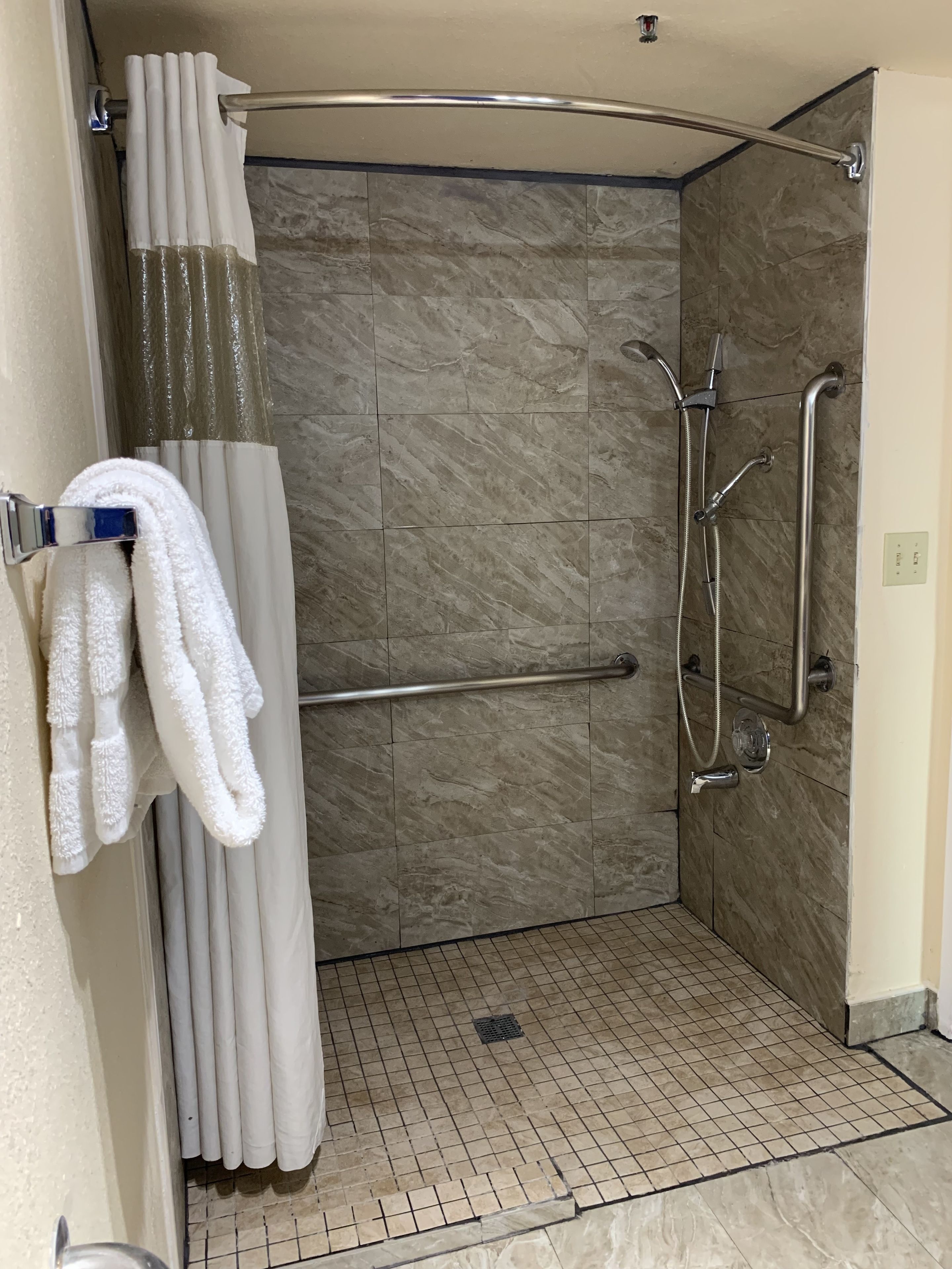 Foto - California Inn and Suites Bakersfield