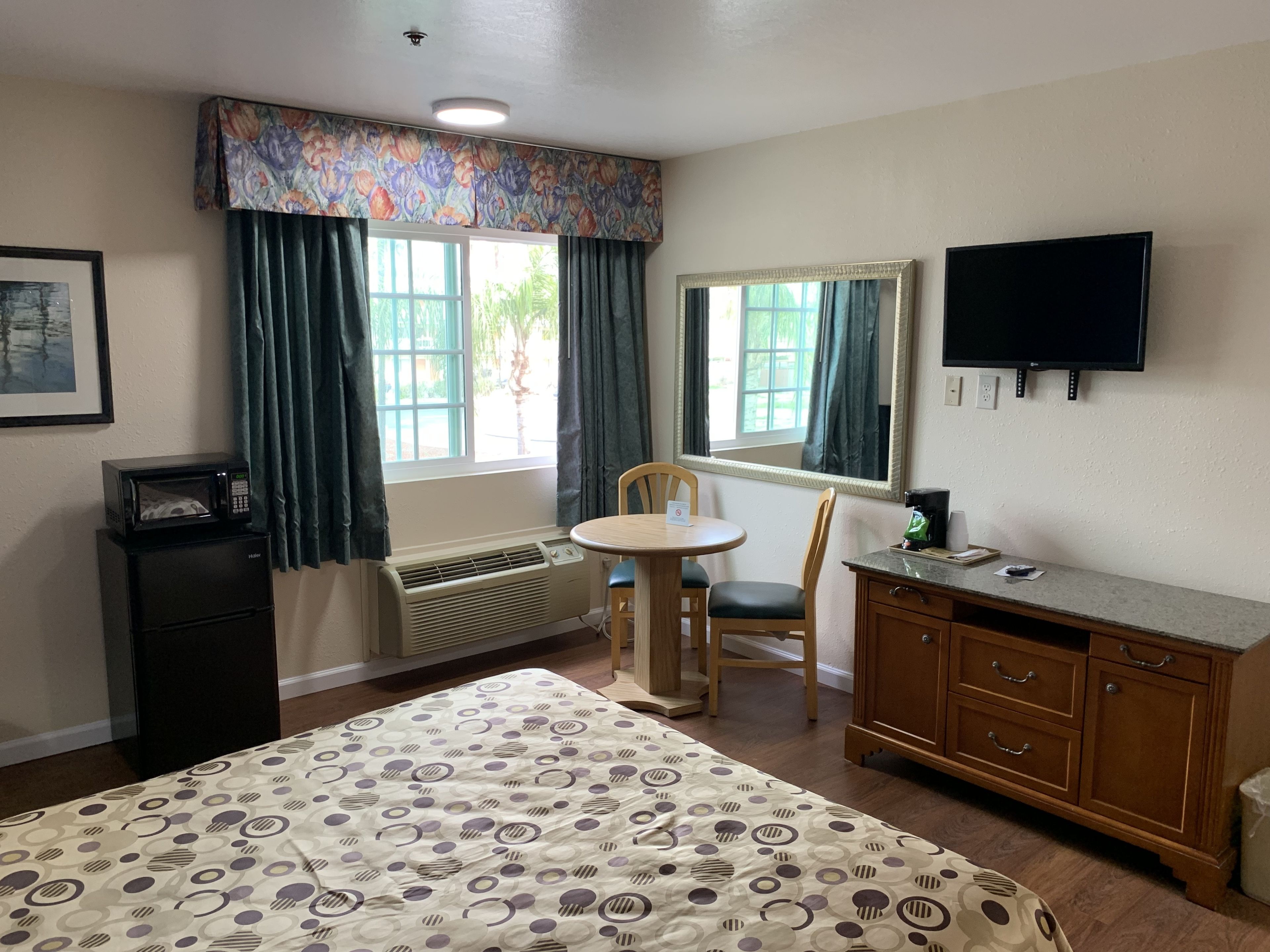 Foto - California Inn and Suites Bakersfield