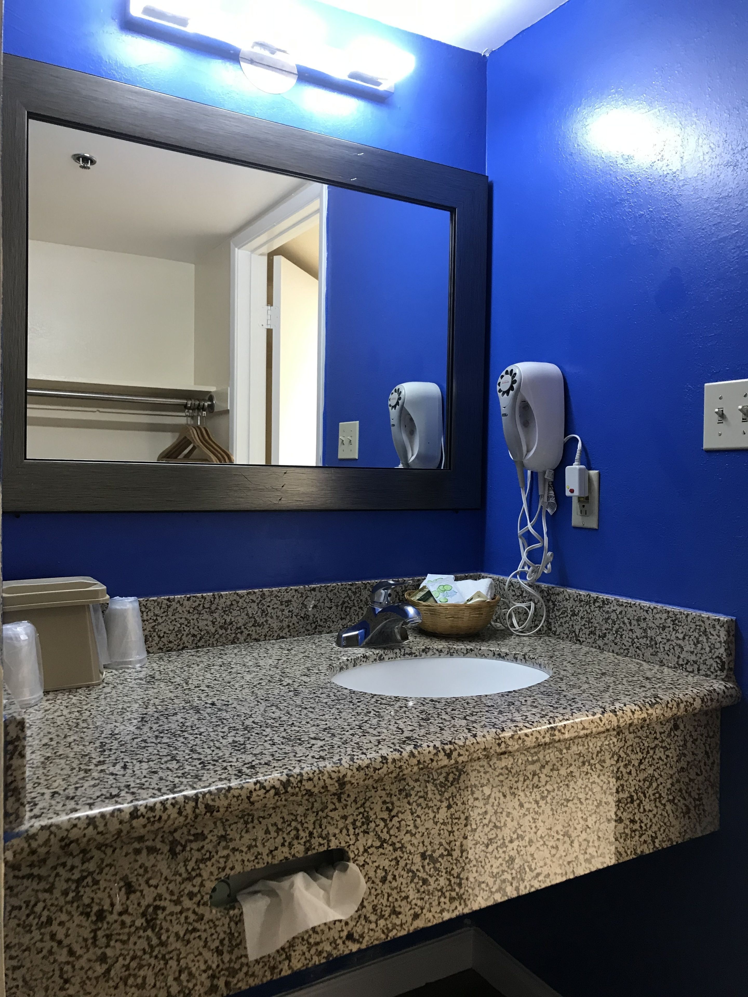 Foto - California Inn and Suites Bakersfield