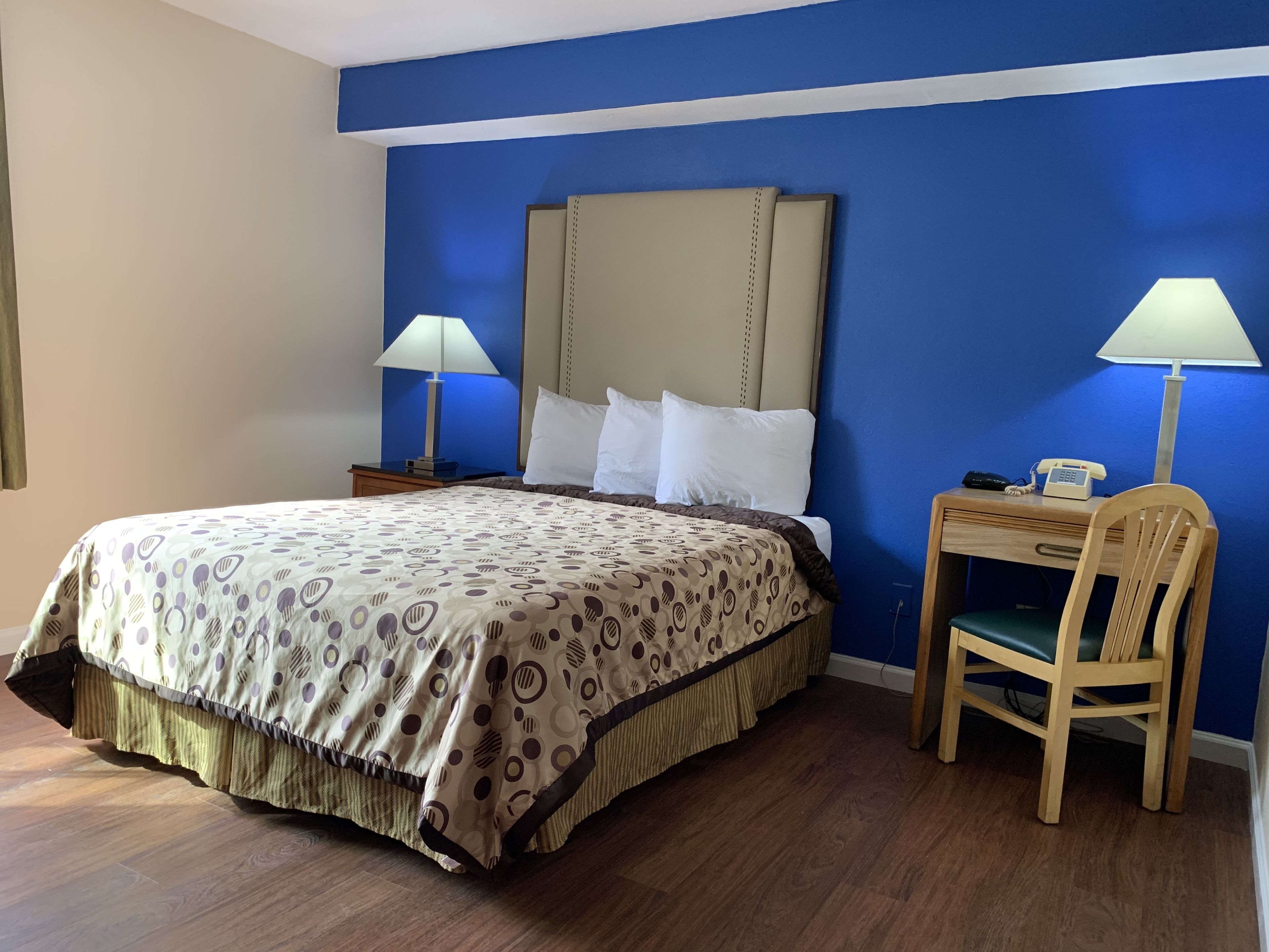 Foto - California Inn and Suites Bakersfield