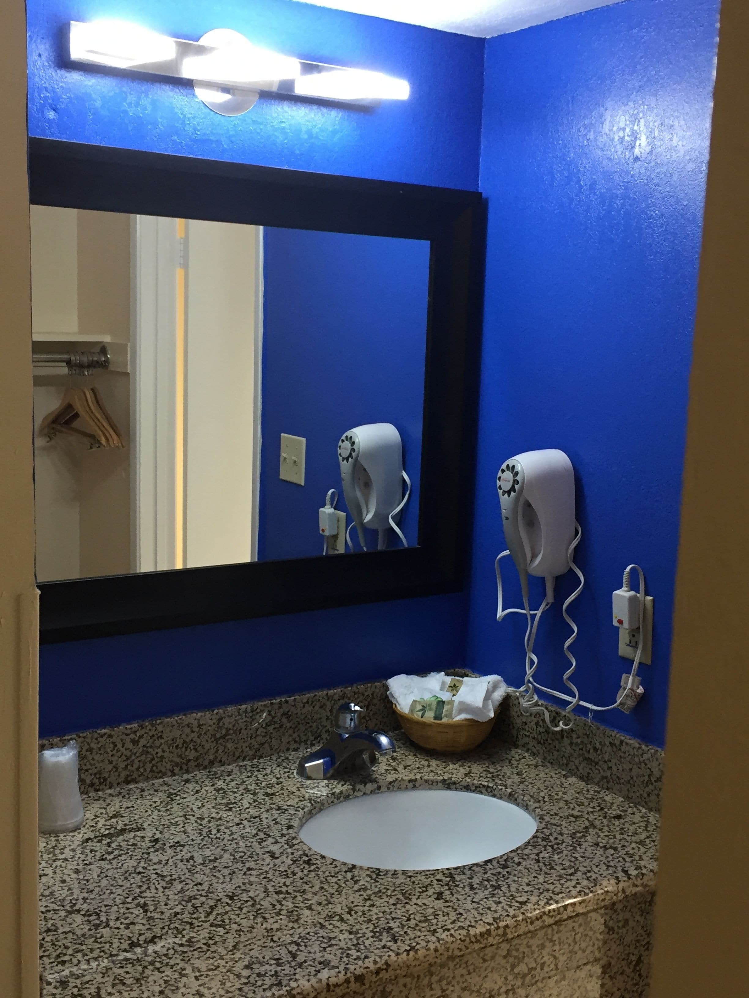 Foto - California Inn and Suites Bakersfield