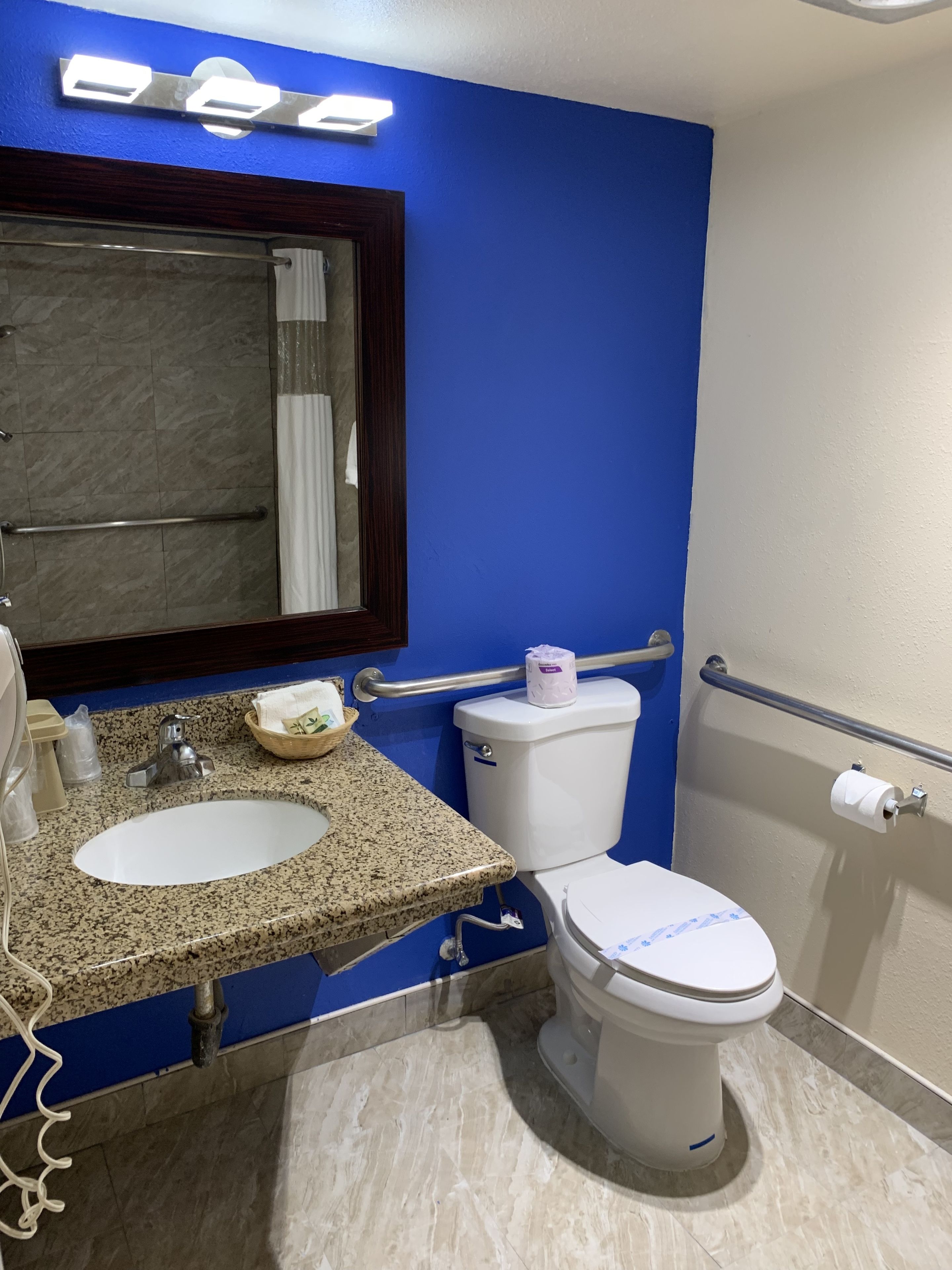 Foto - California Inn and Suites Bakersfield