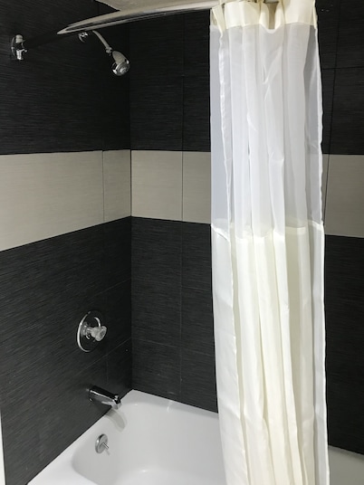 California Inn and Suites Bakersfield