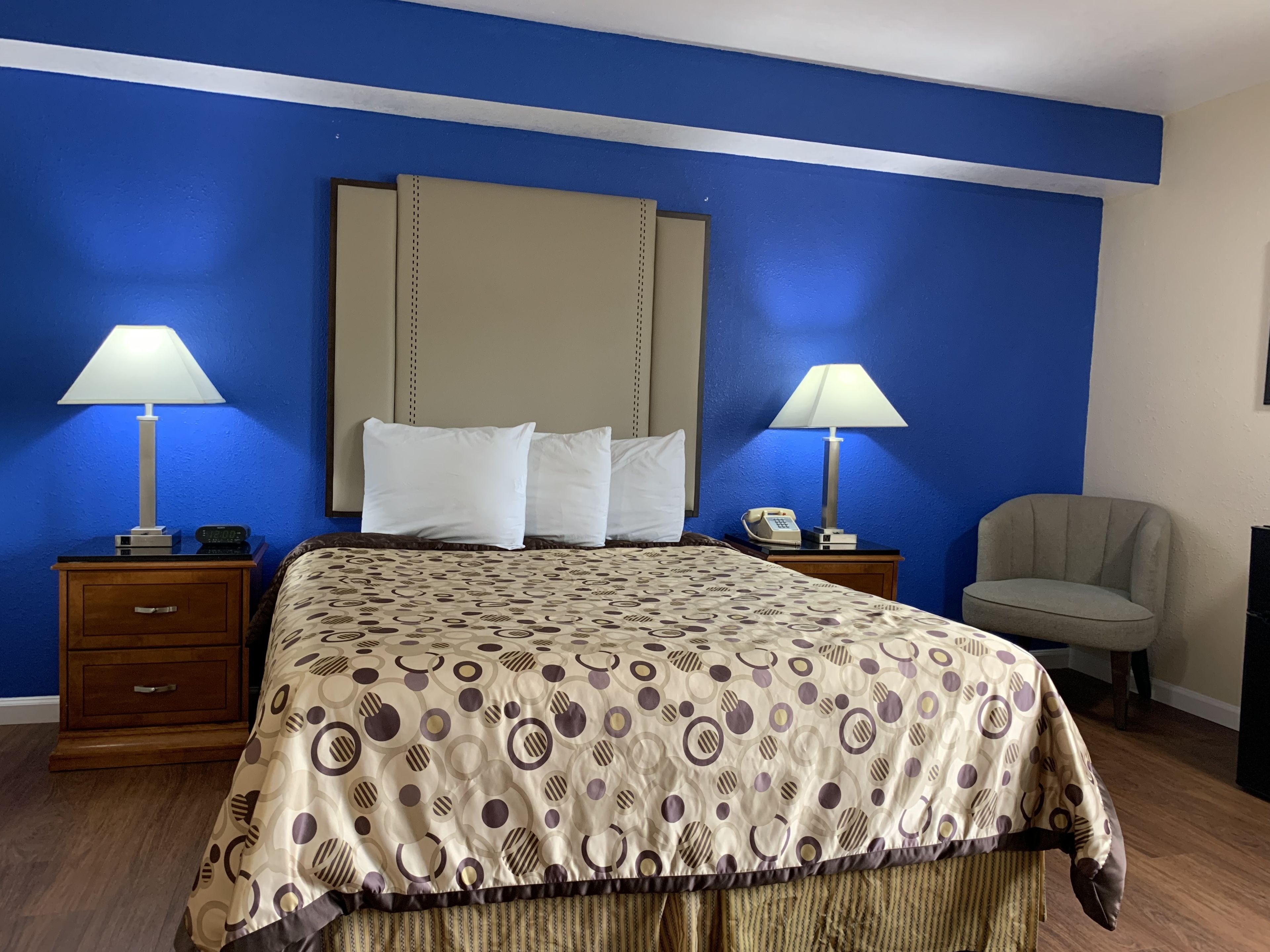 Photo - California Inn and Suites Bakersfield