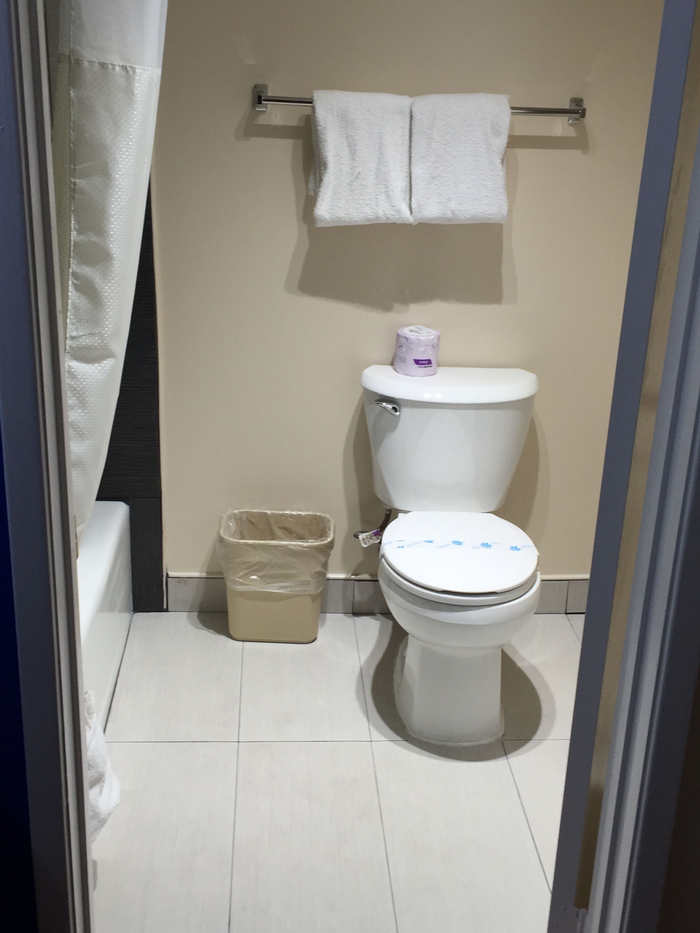Photo - California Inn and Suites Bakersfield