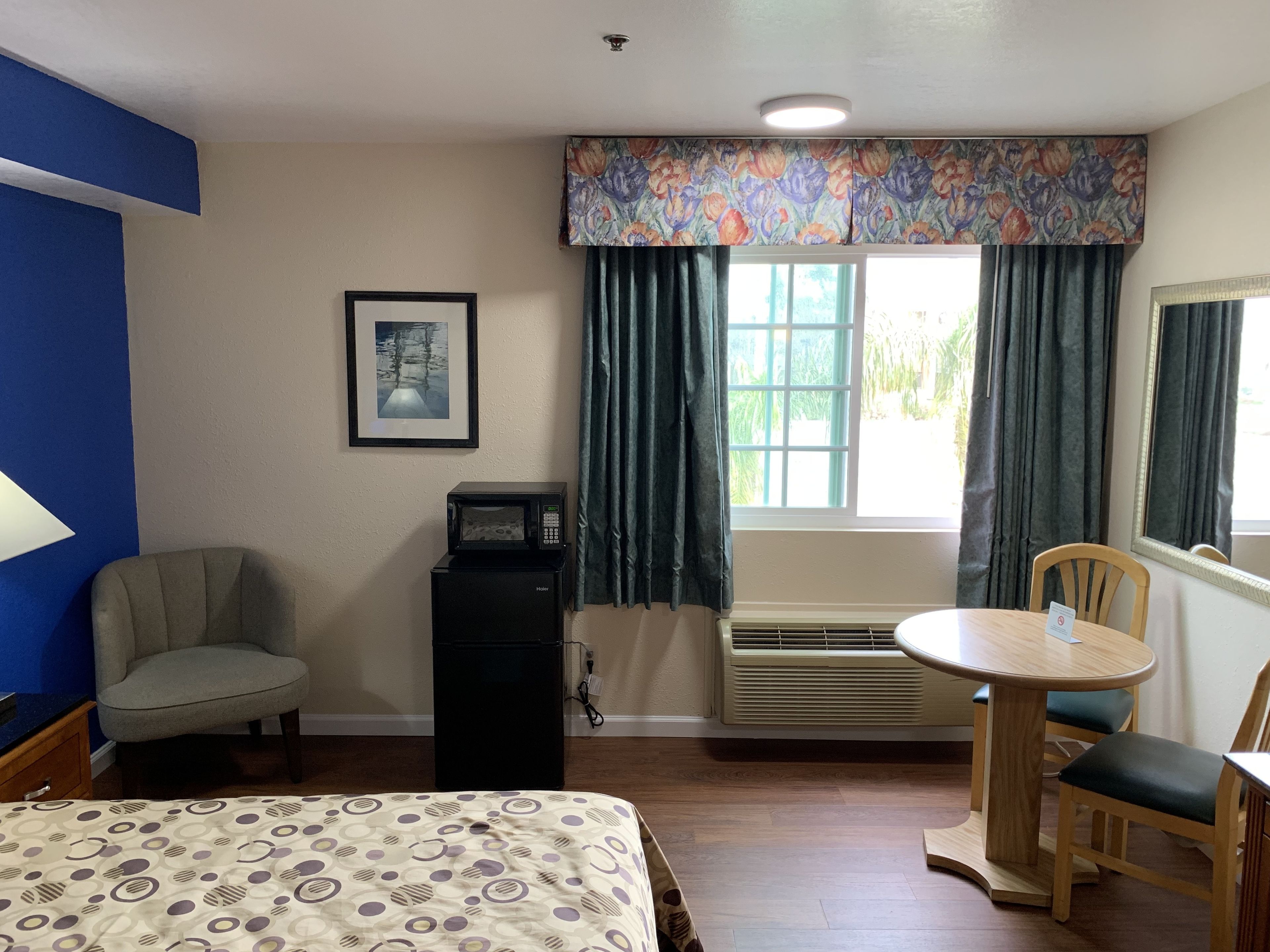 Foto - California Inn and Suites Bakersfield