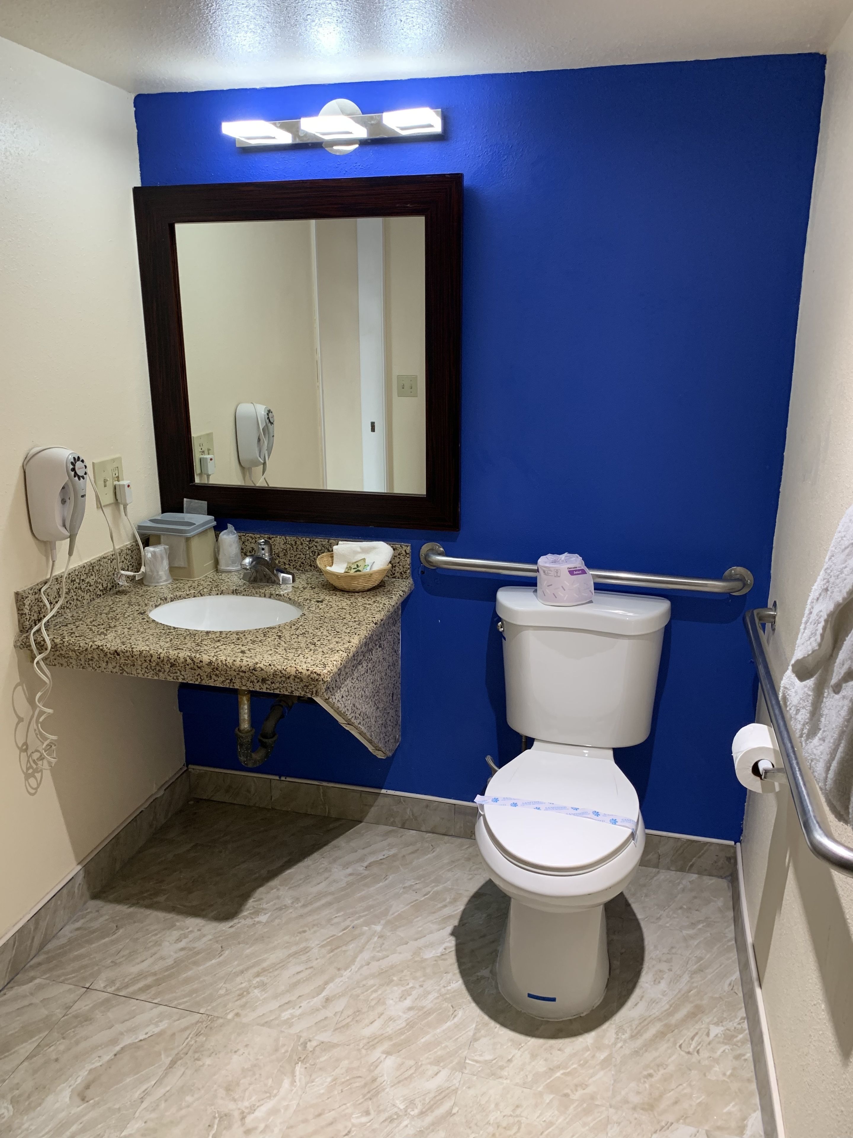 Foto - California Inn and Suites Bakersfield