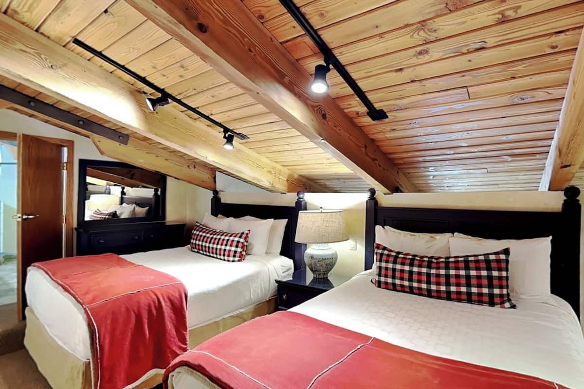 Deluxe One Bedroom plus Loft ~ A3C | 1 bedroom, in-room safe, individually decorated, individually furnished