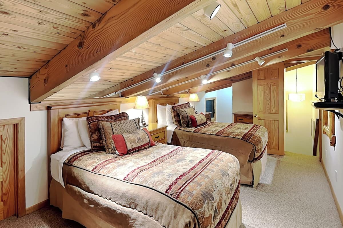 Deluxe loft, 1 slaapkamer | 1 slaapkamer, een kluis op de kamer, individueel gedecoreerd