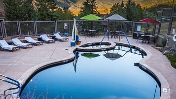 Outdoor pool, pool loungers