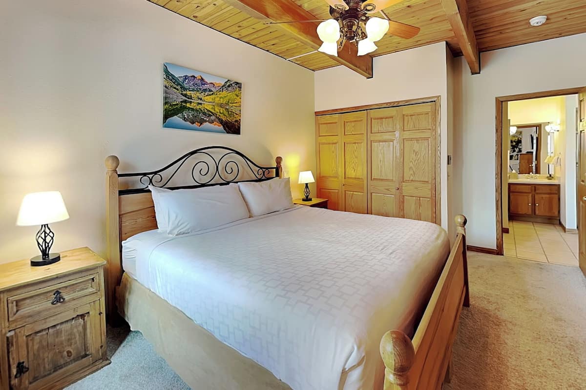 Condo standard, 1 quarto | Cofres nos quartos, individualmente decorados