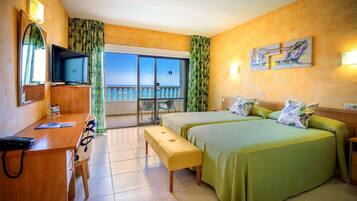 Tallelokero huoneessa, työpöytä, ilmainen Wi-Fi, vuodevaatteet