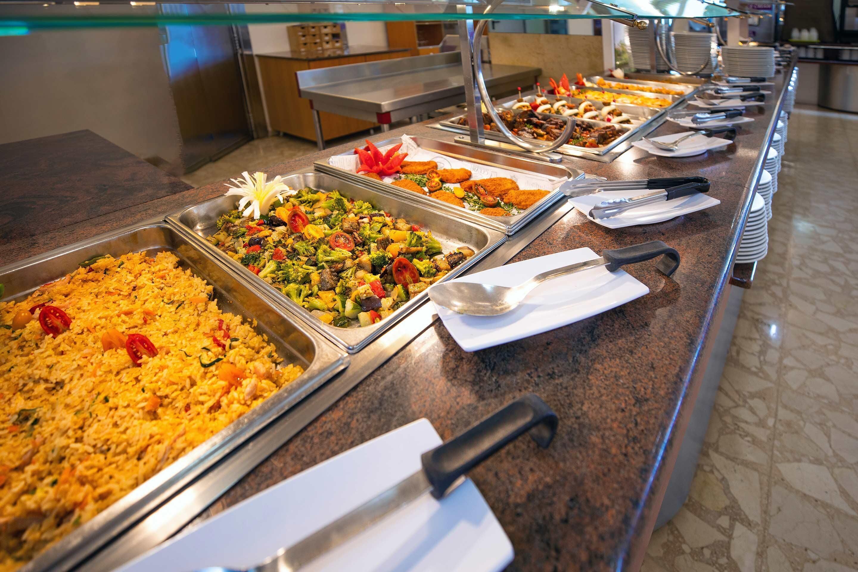 Petit déjeuner, déjeuner et dîner servis sur place