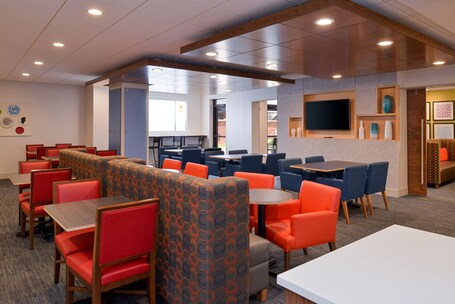 Holiday Inn Express Hotel Suites Indianapolis Dtn Conv Ctr, an IHG Hotel - Image 17