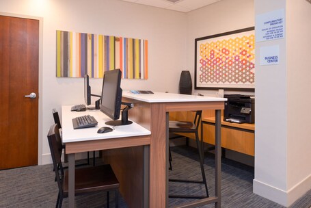 Holiday Inn Express Hotel Suites Indianapolis Dtn Conv Ctr, an IHG Hotel - Image 24