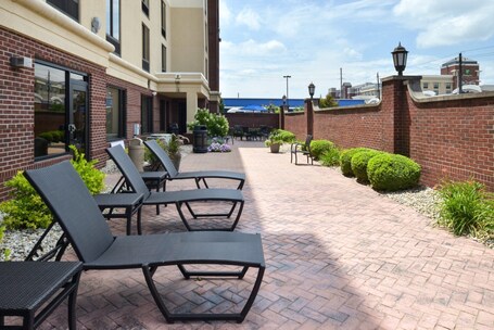 Holiday Inn Express Hotel Suites Indianapolis Dtn Conv Ctr, an IHG Hotel - Image 2
