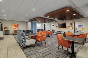 Free daily buffet breakfast - Holiday Inn Express & Suites Indianapolis Dtn-Conv Ctr Area by IHG (Indianapolis)