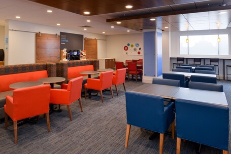 Holiday Inn Express Hotel Suites Indianapolis Dtn Conv Ctr, an IHG Hotel - Image 18