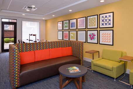 Holiday Inn Express Hotel Suites Indianapolis Dtn Conv Ctr, an IHG Hotel - Image 31