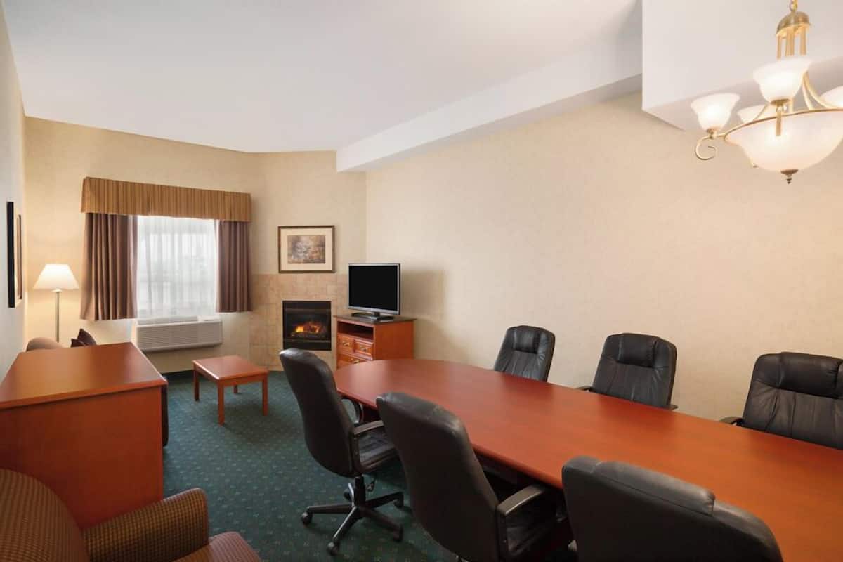 Suite, 1 King Bed, Non Smoking (One-Bedroom, Not Pet Friendly) | Living area | TV