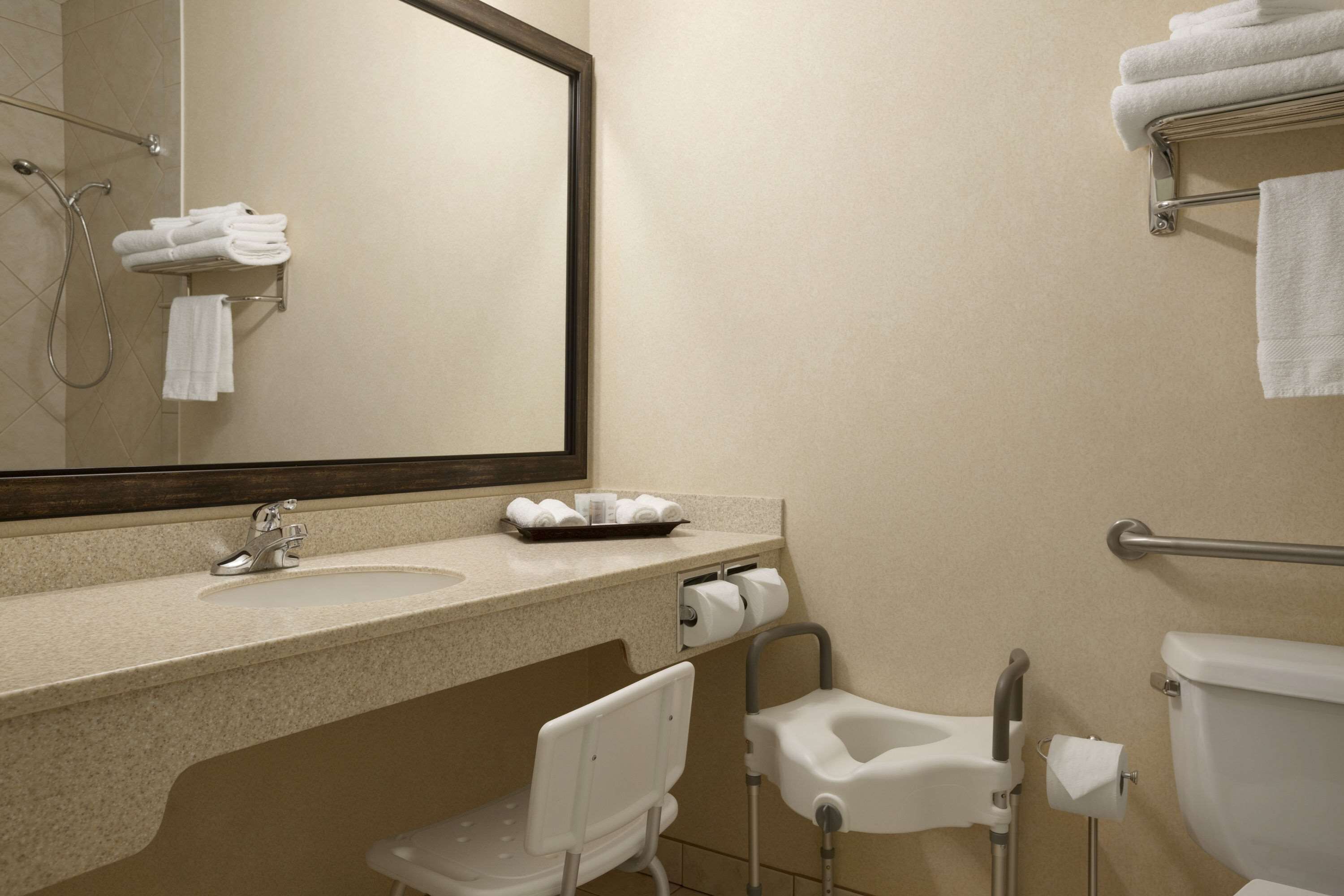 combined shower/bathtub, free toiletries, hair dryer, towels