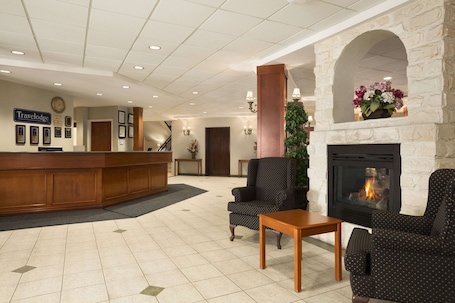 Lobby. Travelodge by Wyndham Strathmore