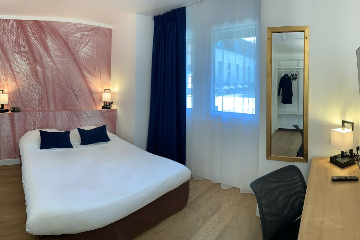 In-room safe, desk, soundproofing, iron/ironing board