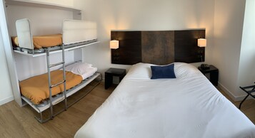 Family Room | 1 bedroom, in-room safe, desk, soundproofing