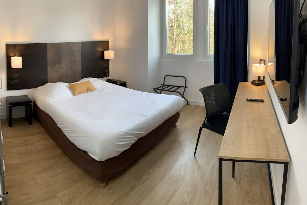 In-room safe, desk, soundproofing, iron/ironing board